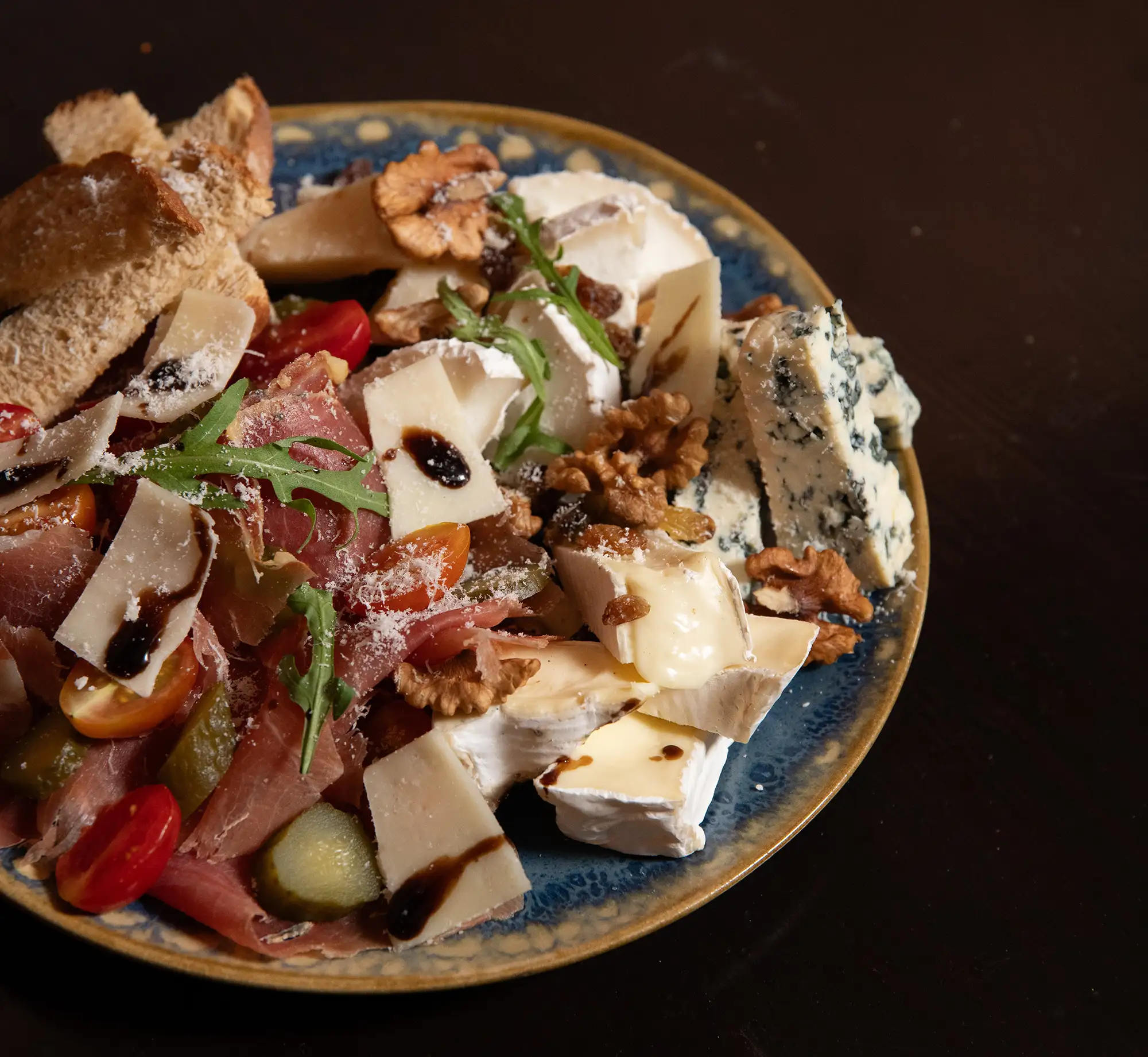 Assiette de fromage et charcuterie